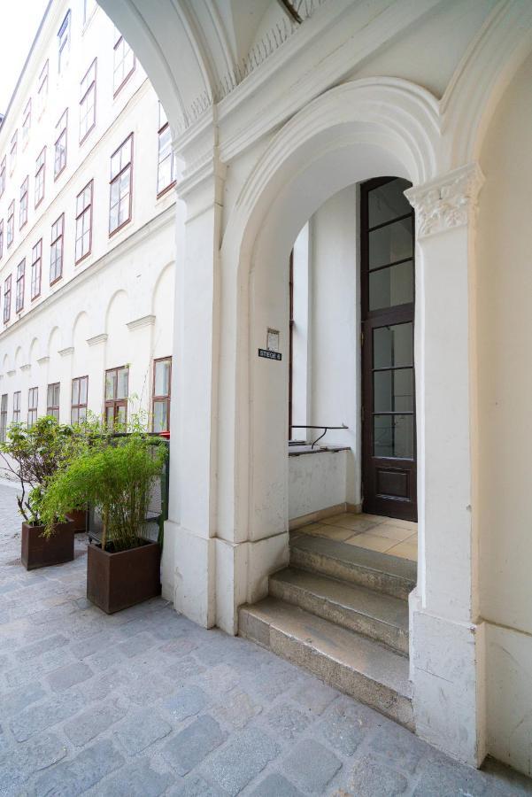 Vienna Residence, Volkstheater - Parliament Екстериор снимка